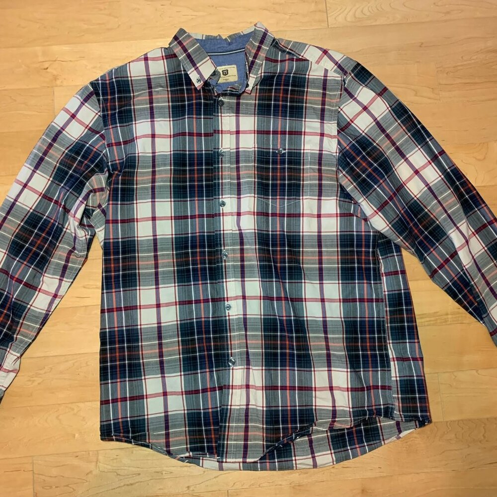 Like new Haggar men's plaid button-up shirt